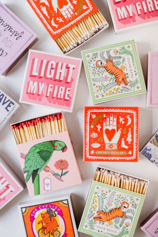 Fiammiferi lunghi in confezione stampata a colori, con grafiche ricche e creative, scatola quadrata e fiammifero lungo per candele in vasetto