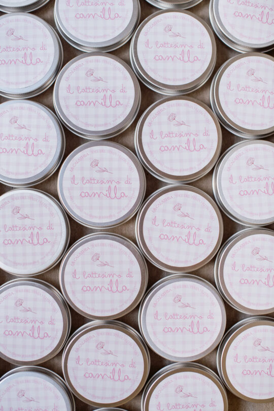 Bomboniere personalizzate con candele artigianali profumate e grafica su misura